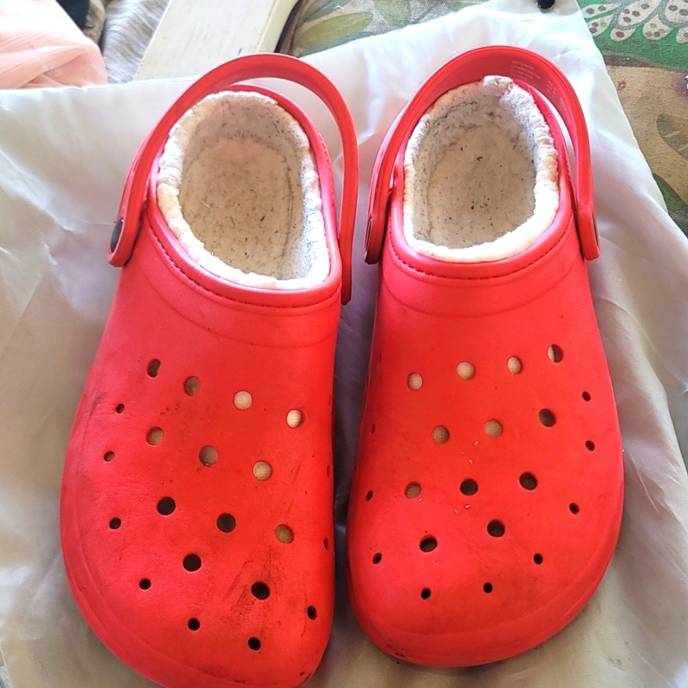Time and True "Croc style" insulated slip on shoes...SZ 10 Unisex and Super Comf
